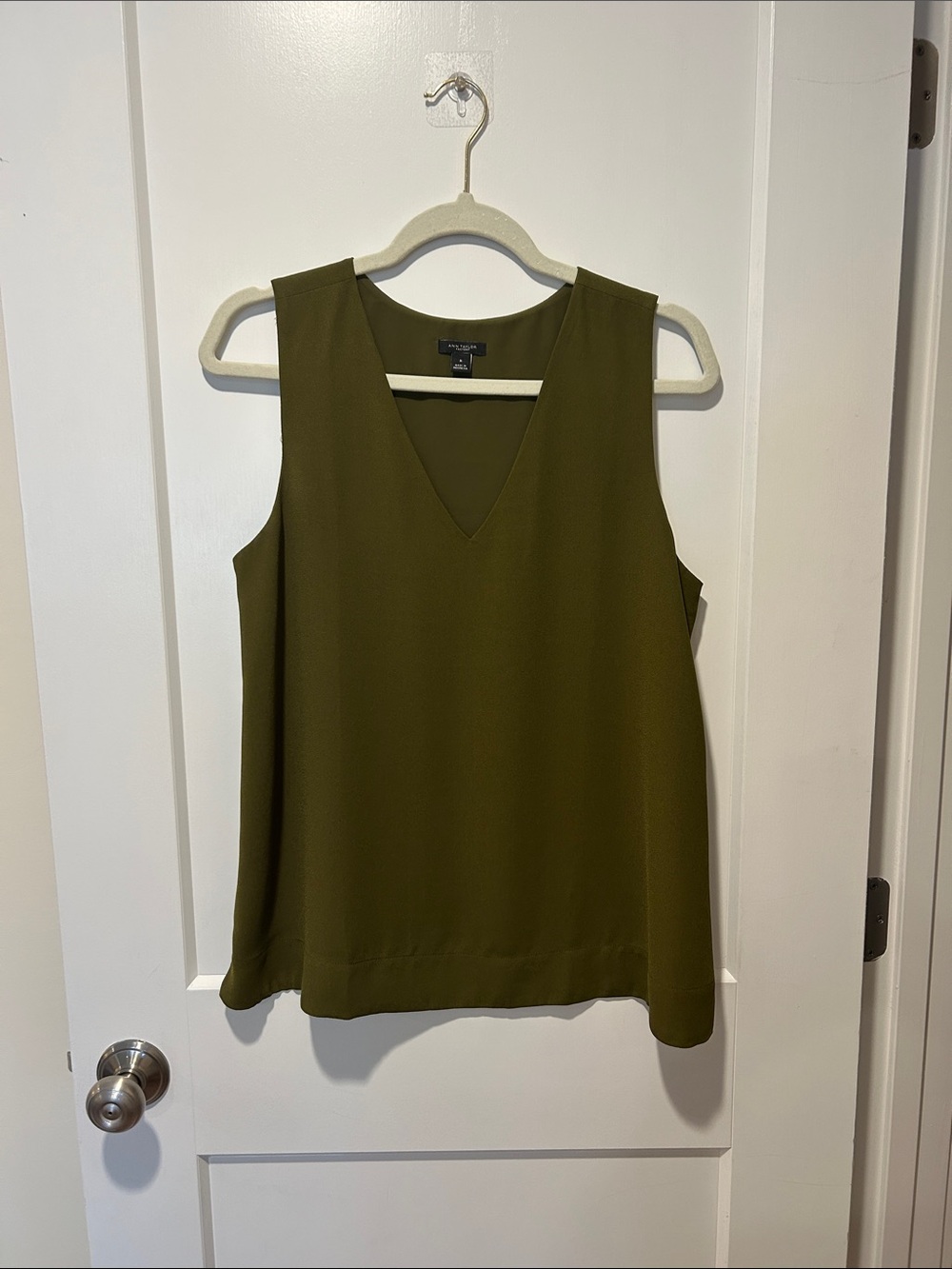 Ann Taylor Olive Green V-Neck Sleeveless Shell Top